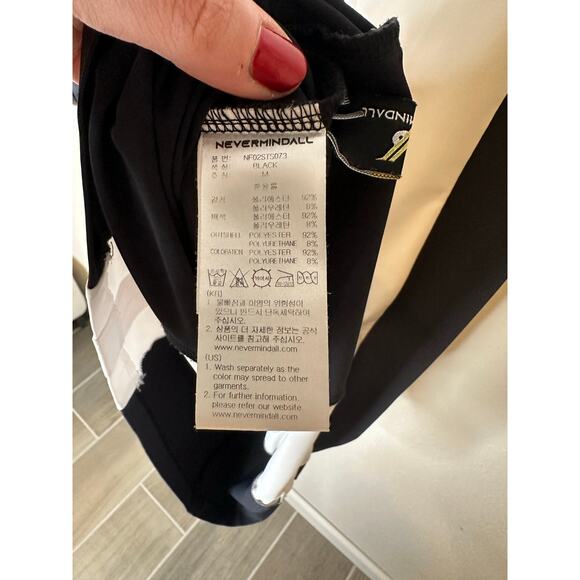 Nevermindall color block mock neck top -med - Picture 3 of 4